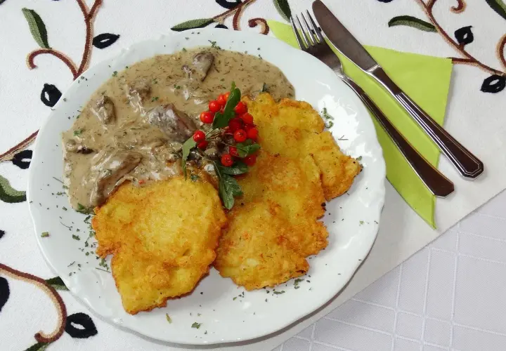 Ile jajek do placków ziemniaczanych? Prosty sekret idealnego przepisu
