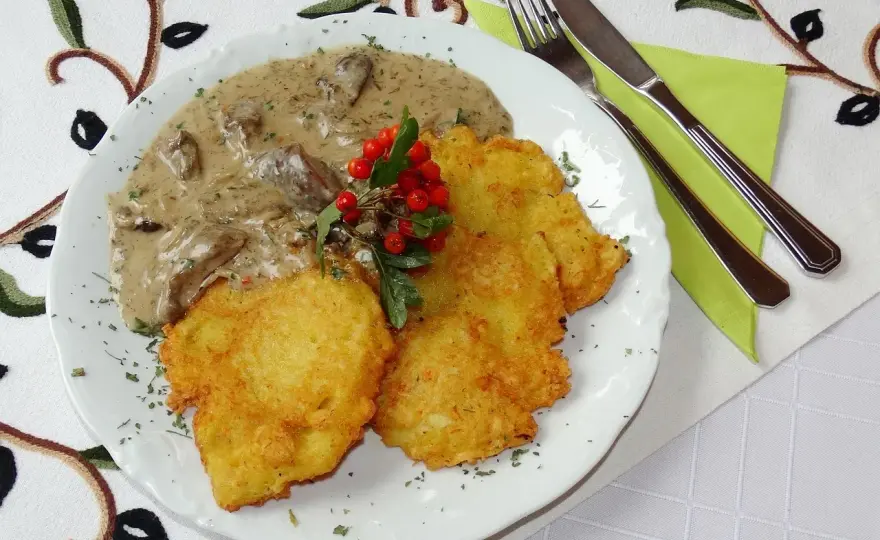 Ile jajek do placków ziemniaczanych? Prosty sekret idealnego przepisu